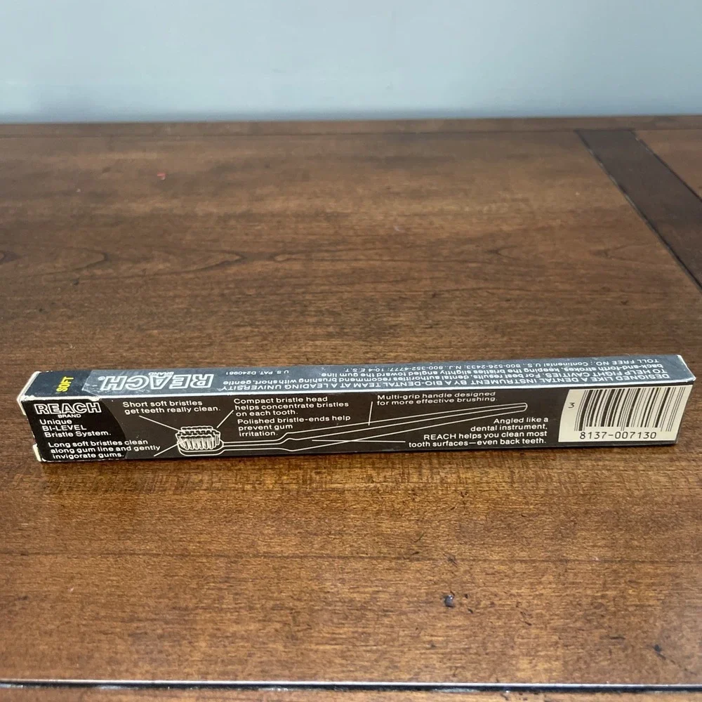 Vintage Toothbrush RETRO PROP 80's Studio prop 🔥🔥 Reach 👀 NEW J+J 1983